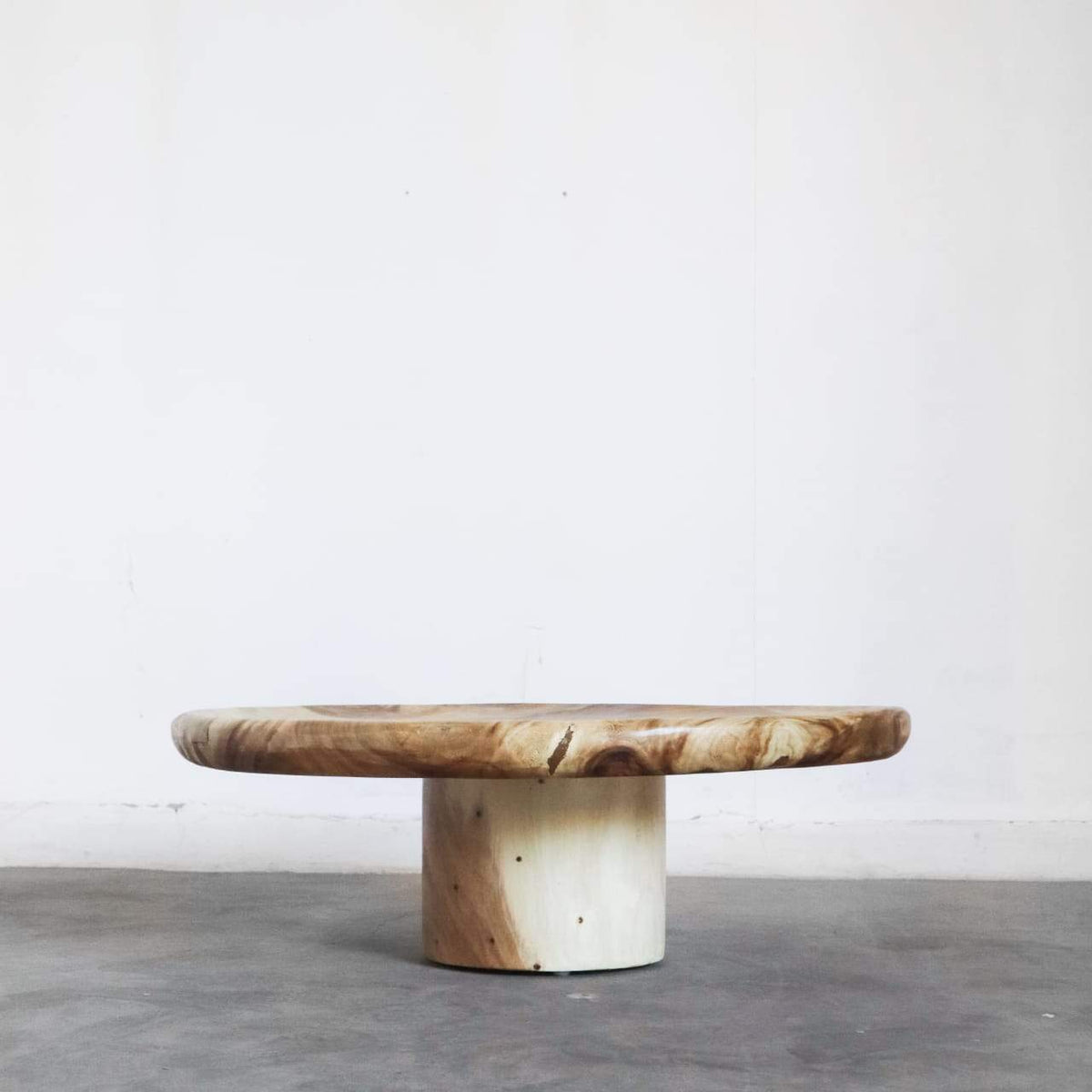 KUVO Hospitality Tables In stock Islé Table