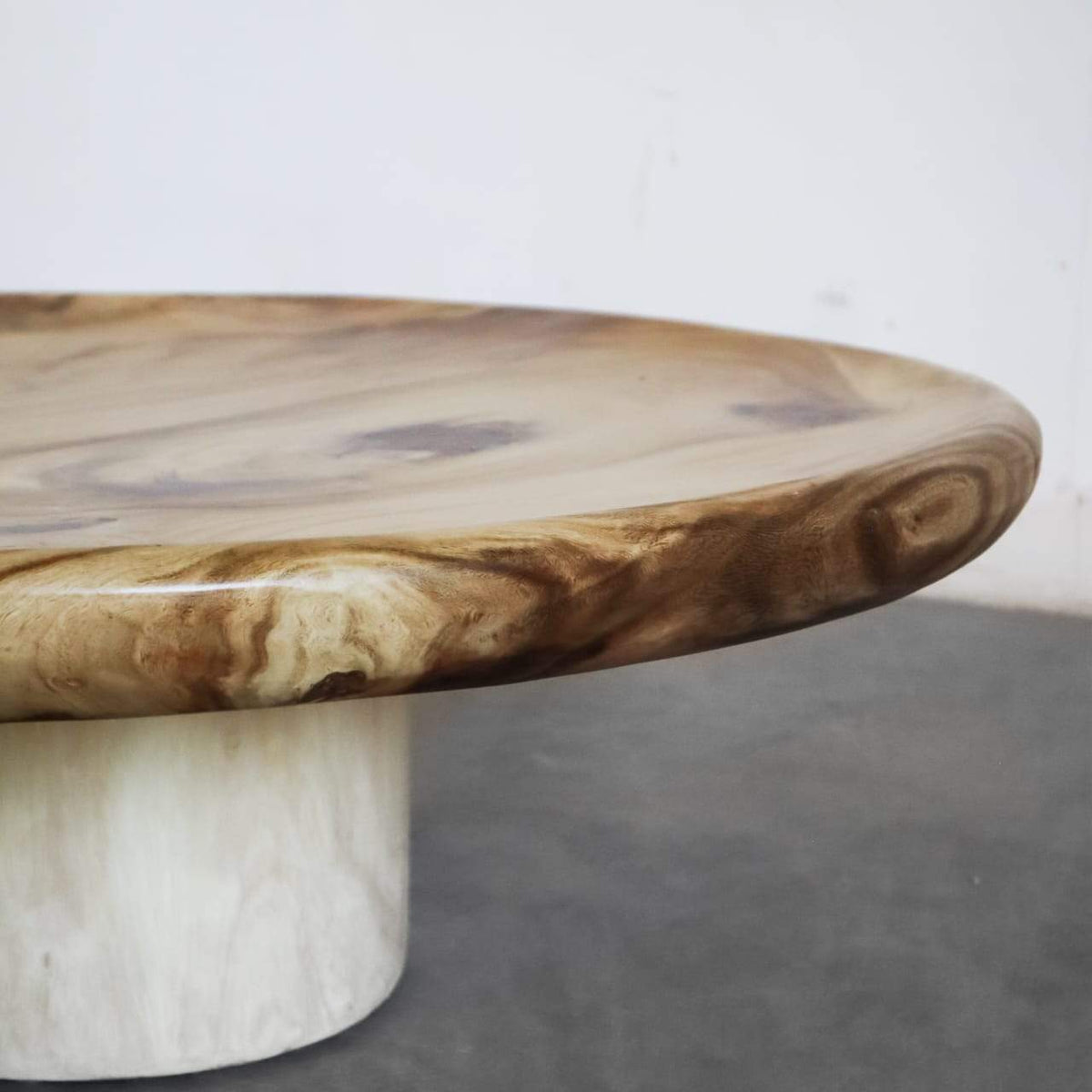 KUVO Hospitality Tables In stock Islé Table
